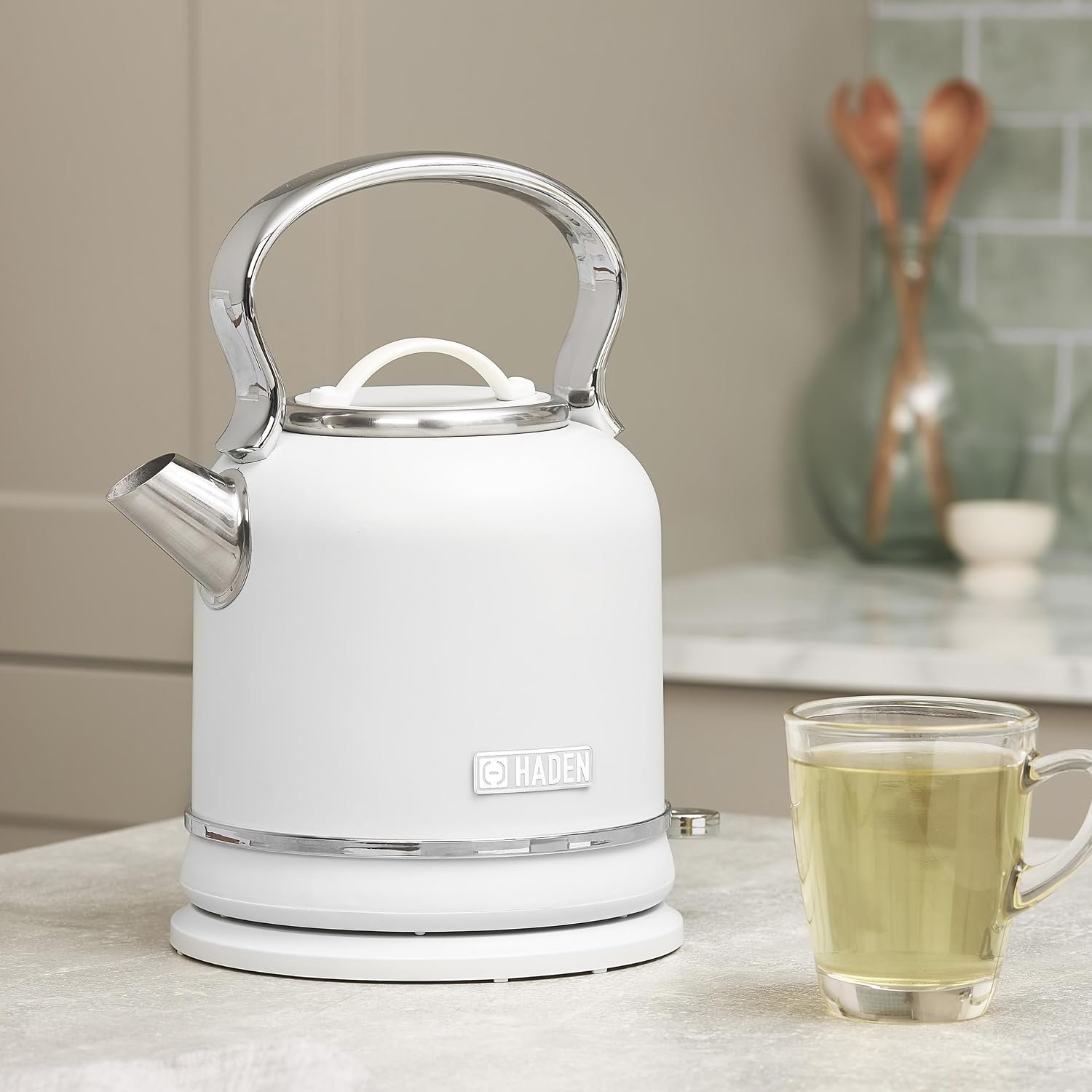 HADEN Chelsea 1.7 Liter (7 Cup) Cordless Electric Kettle with Auto Shut-Off and Boil-Dry Protection Ivory and Chrome - Image 4