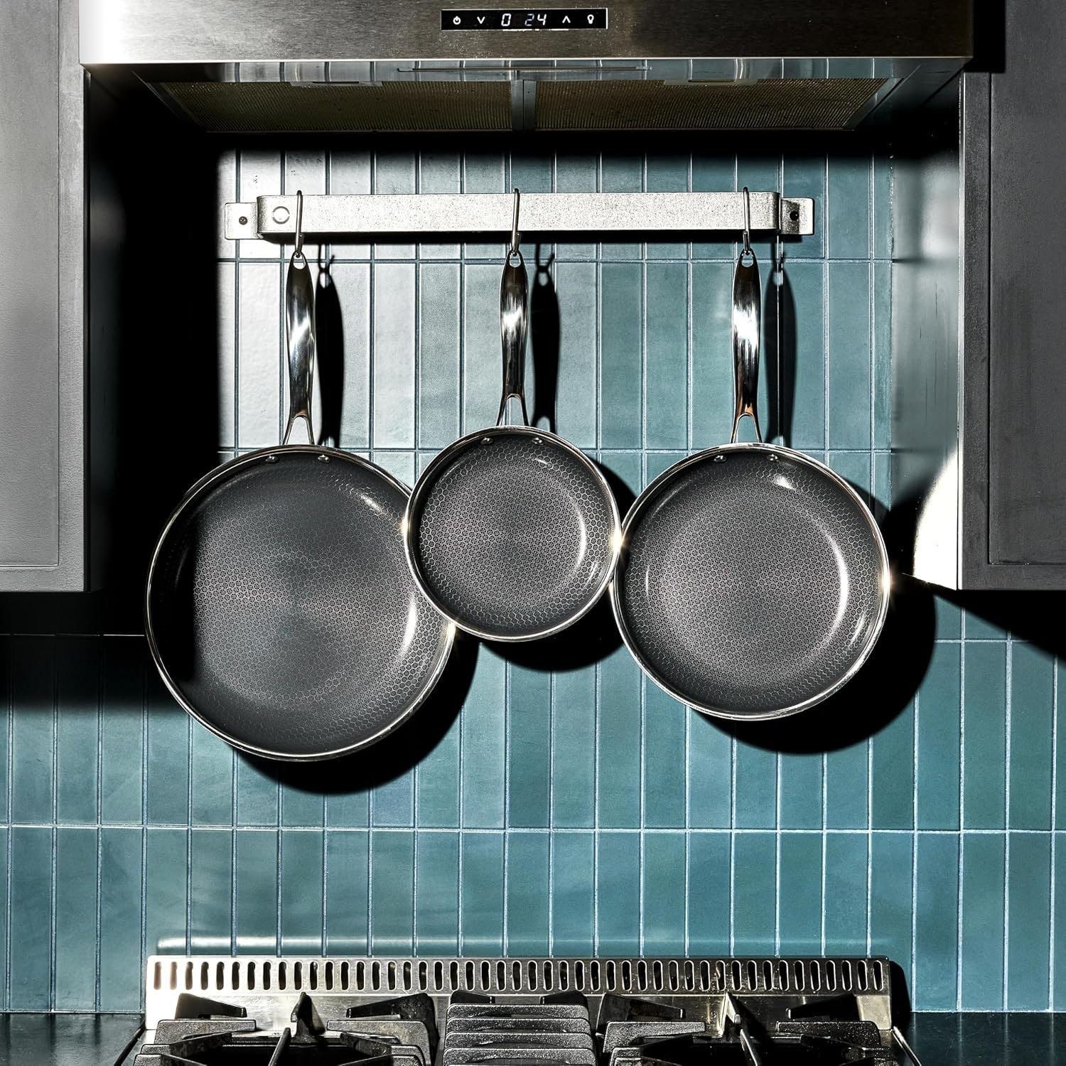 HexClad 6pc Hybrid Nonstick Frying Pans Set with Lids, 8, 10 & 12" Pans - Image 2